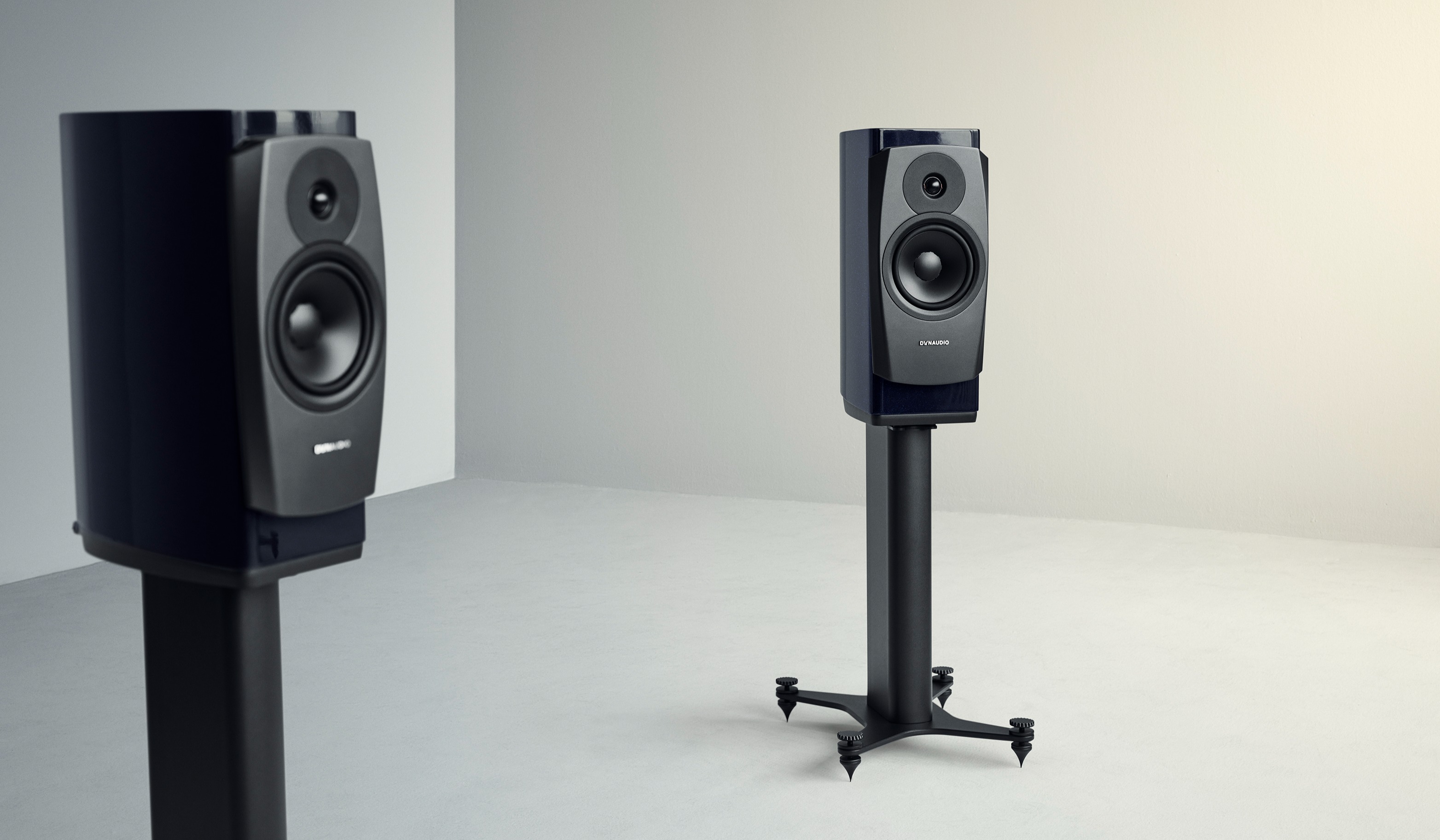 Dynaudio Confidence 20 - Midnight High Gloss 01